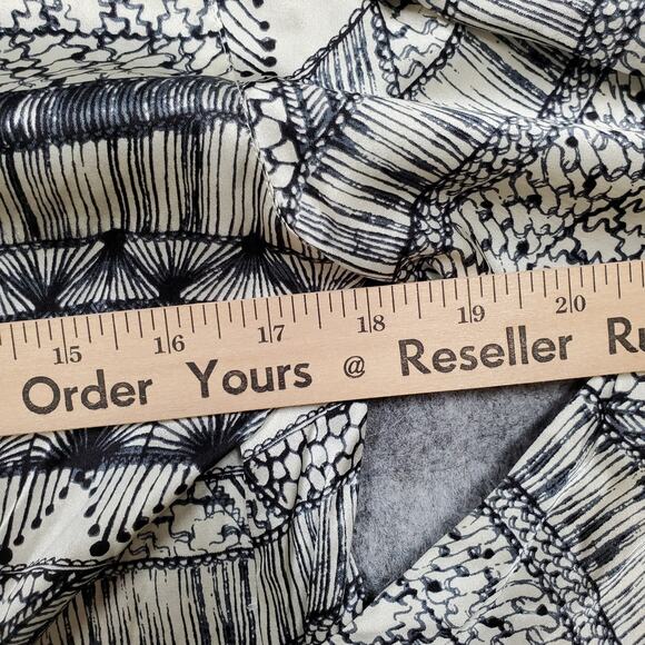 i.e. Top Womens Size 10 Silk Blouse Button Front Geometric Satin Aztec Western - Picture 9 of 10